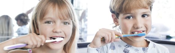 ¿Cómo ayudo a mis hijos a cuidar sus dientes?